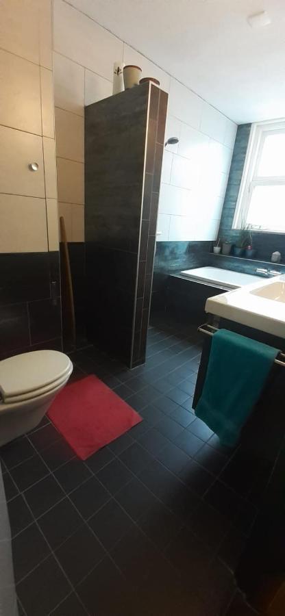 Charlotte, Not For Parties, Not A Hotel, Room With Shared Bathroom, No Kitchen Amsterdam Ngoại thất bức ảnh