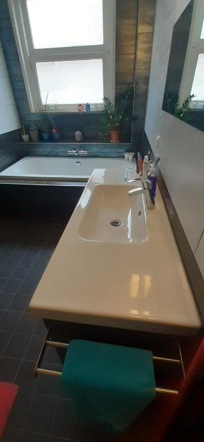 Charlotte, Not For Parties, Not A Hotel, Room With Shared Bathroom, No Kitchen Amsterdam Ngoại thất bức ảnh